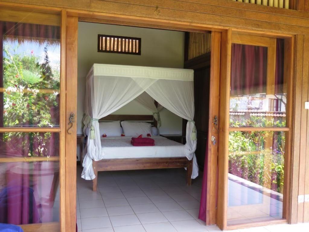 Sunia Loka Bungalows & Dive Center ペムテラン エクステリア 写真