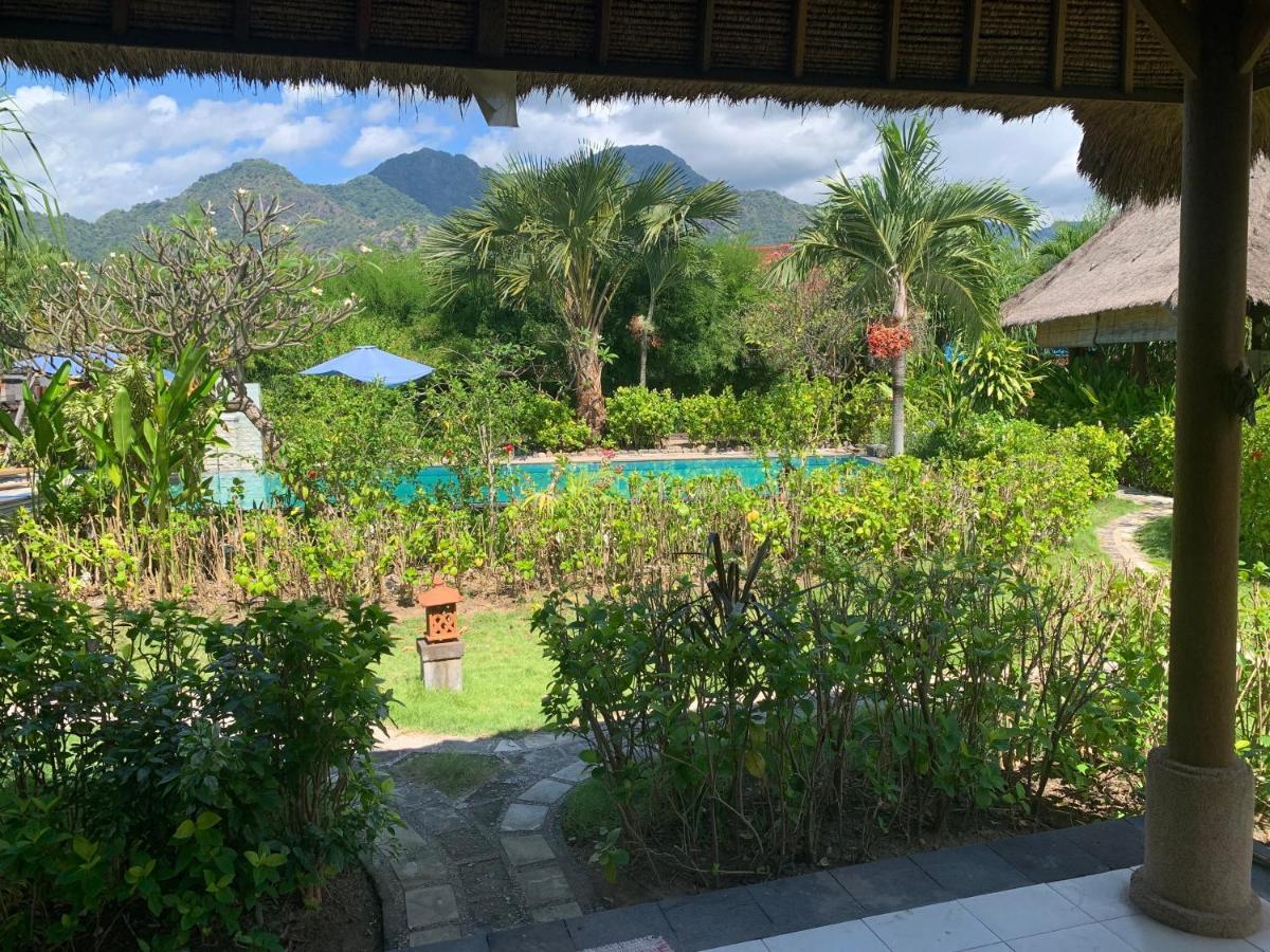 Sunia Loka Bungalows & Dive Center ペムテラン エクステリア 写真