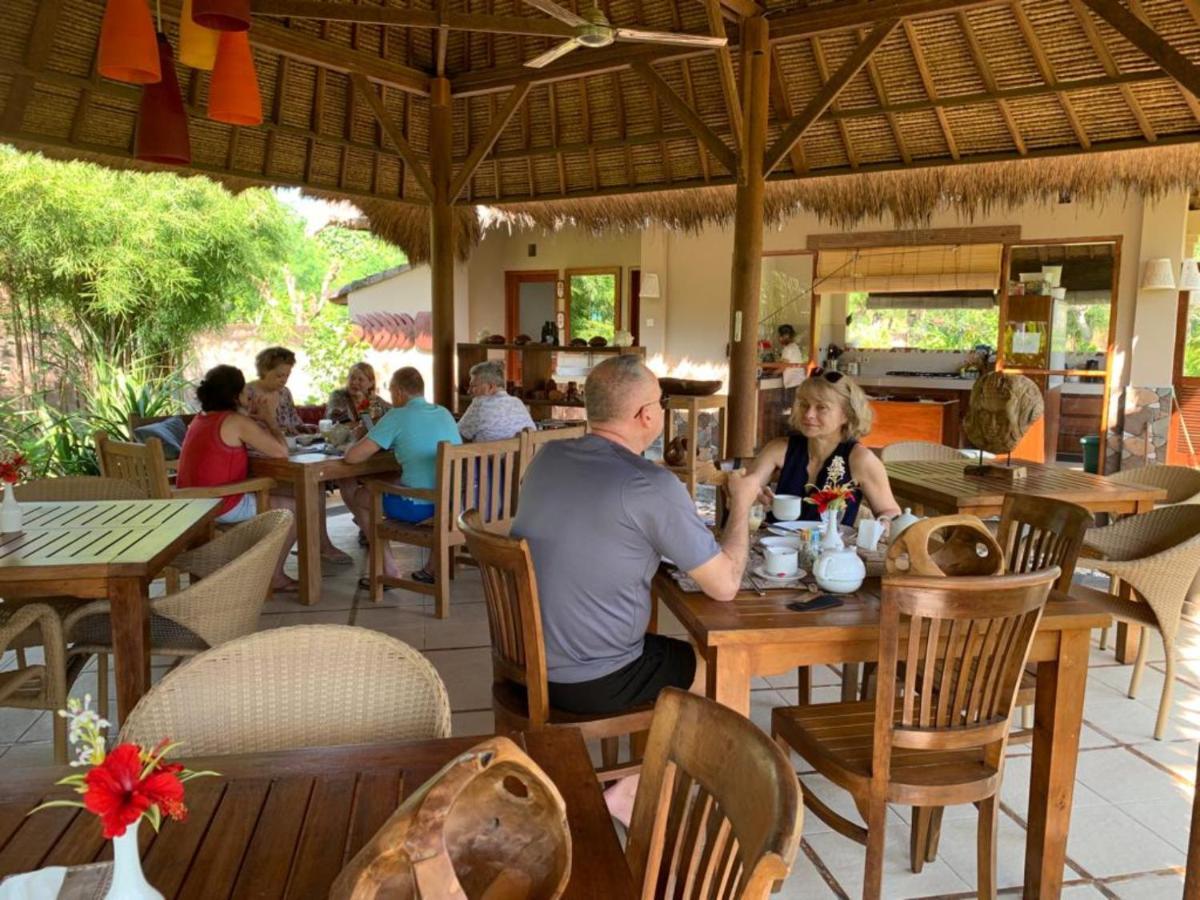 Sunia Loka Bungalows & Dive Center ペムテラン エクステリア 写真
