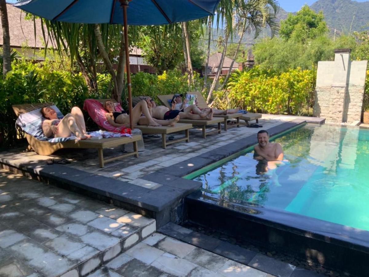 Sunia Loka Bungalows & Dive Center ペムテラン エクステリア 写真