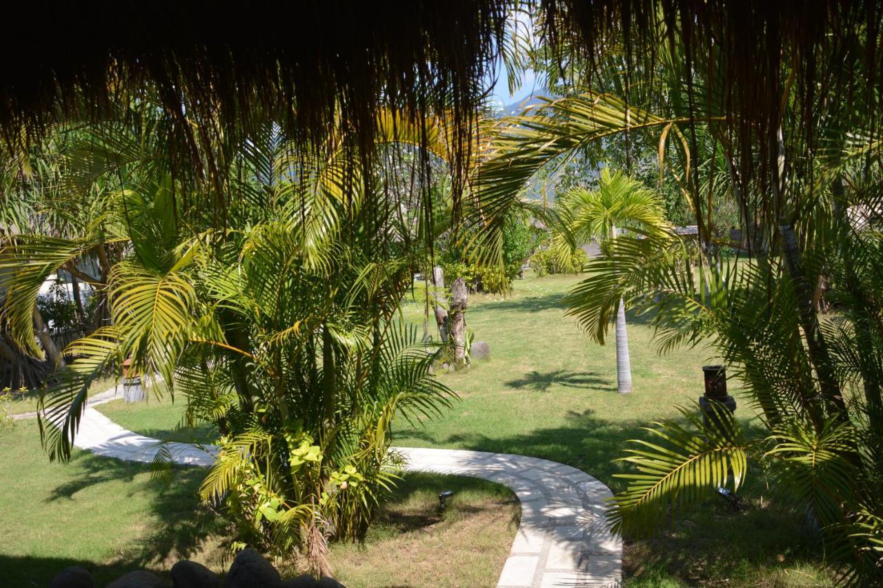Sunia Loka Bungalows & Dive Center ペムテラン エクステリア 写真