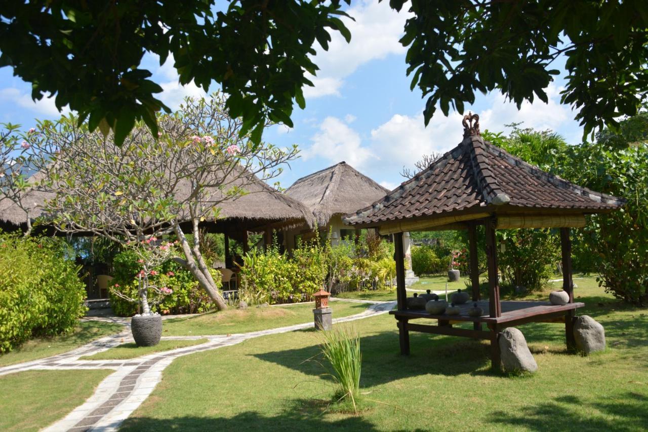 Sunia Loka Bungalows & Dive Center ペムテラン エクステリア 写真