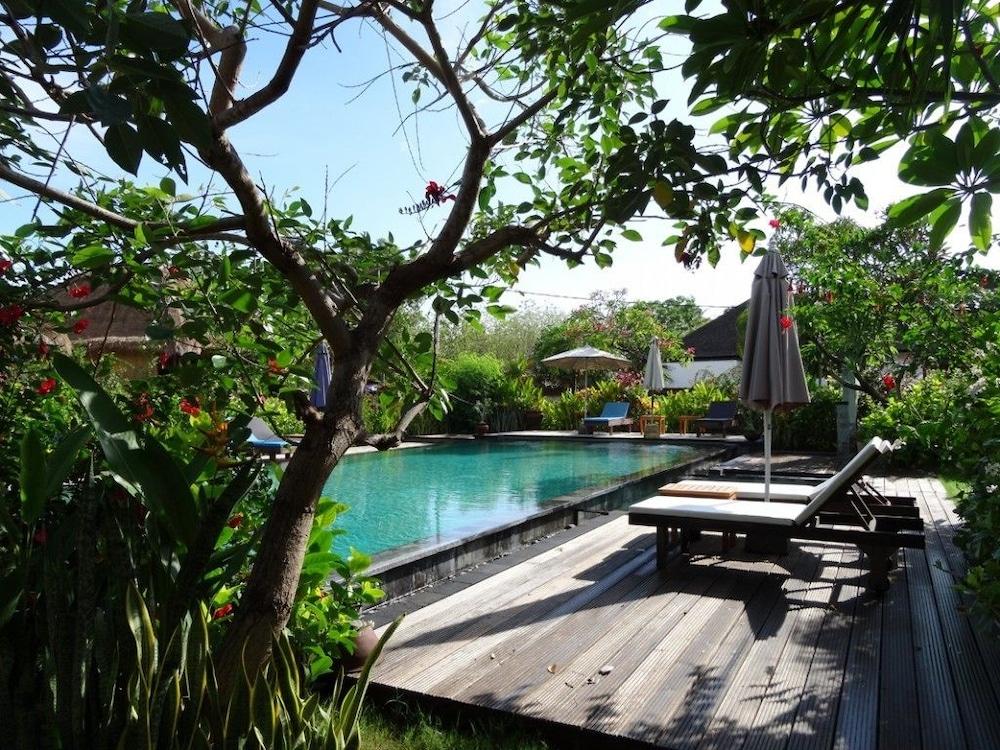 Sunia Loka Bungalows & Dive Center ペムテラン エクステリア 写真