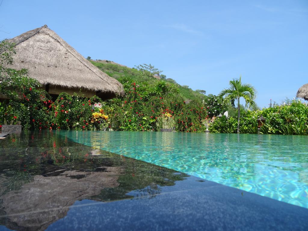 Sunia Loka Bungalows & Dive Center ペムテラン エクステリア 写真