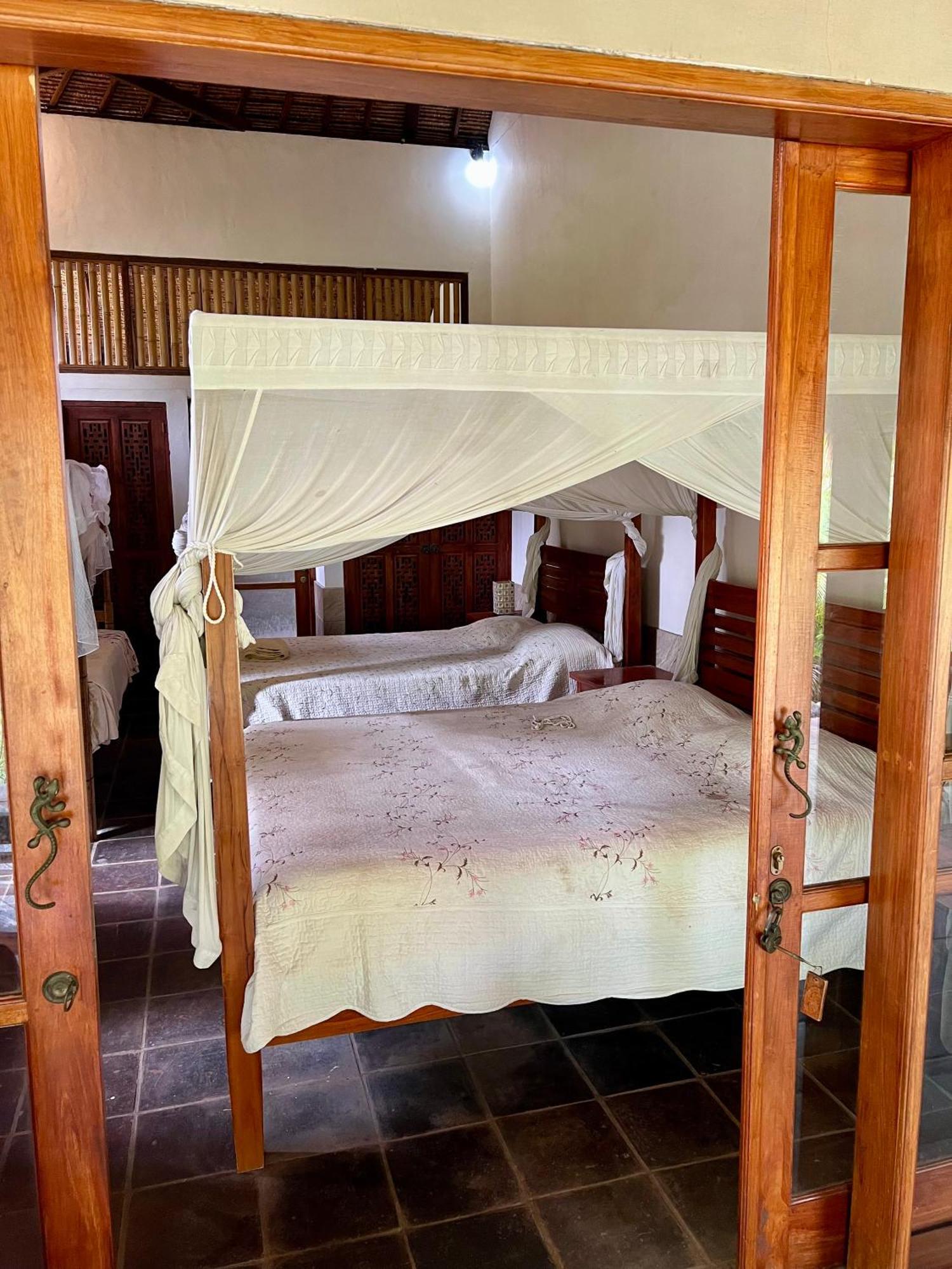 Sunia Loka Bungalows & Dive Center ペムテラン エクステリア 写真