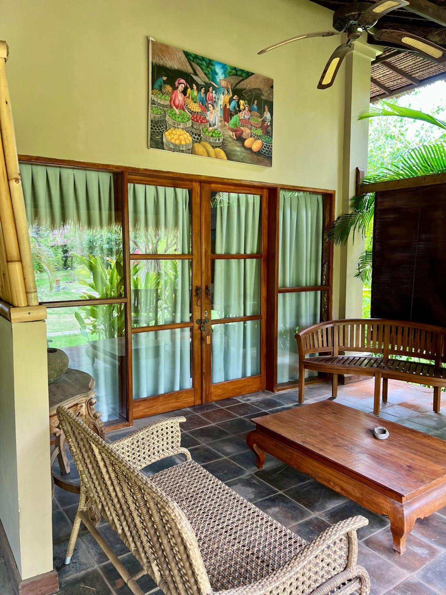 Sunia Loka Bungalows & Dive Center ペムテラン エクステリア 写真