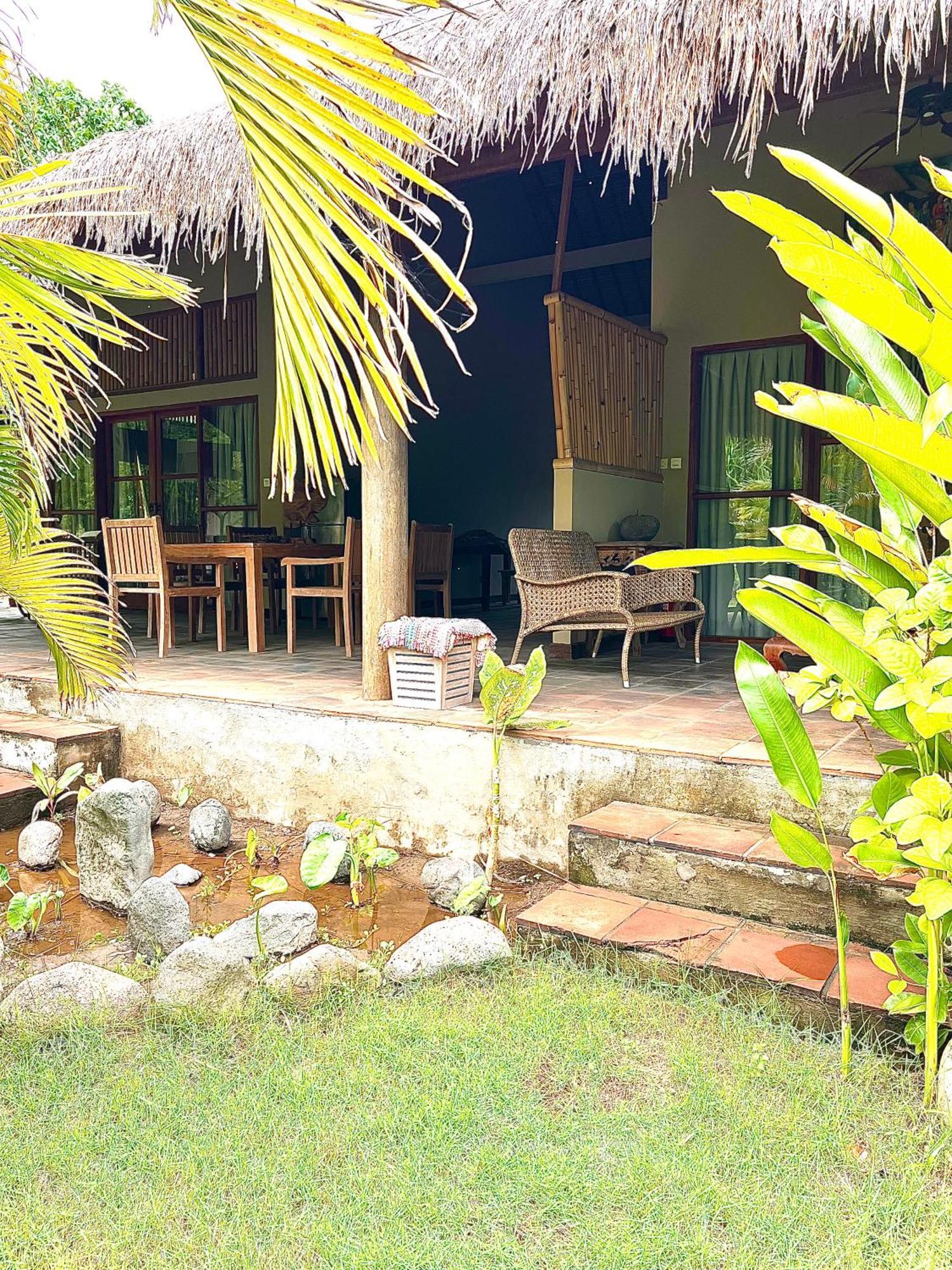 Sunia Loka Bungalows & Dive Center ペムテラン エクステリア 写真