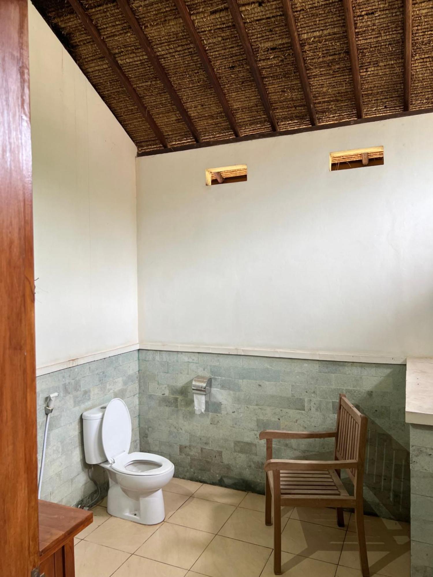 Sunia Loka Bungalows & Dive Center ペムテラン エクステリア 写真