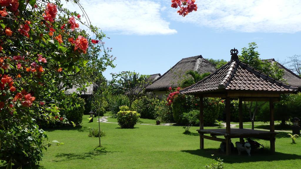 Sunia Loka Bungalows & Dive Center ペムテラン エクステリア 写真