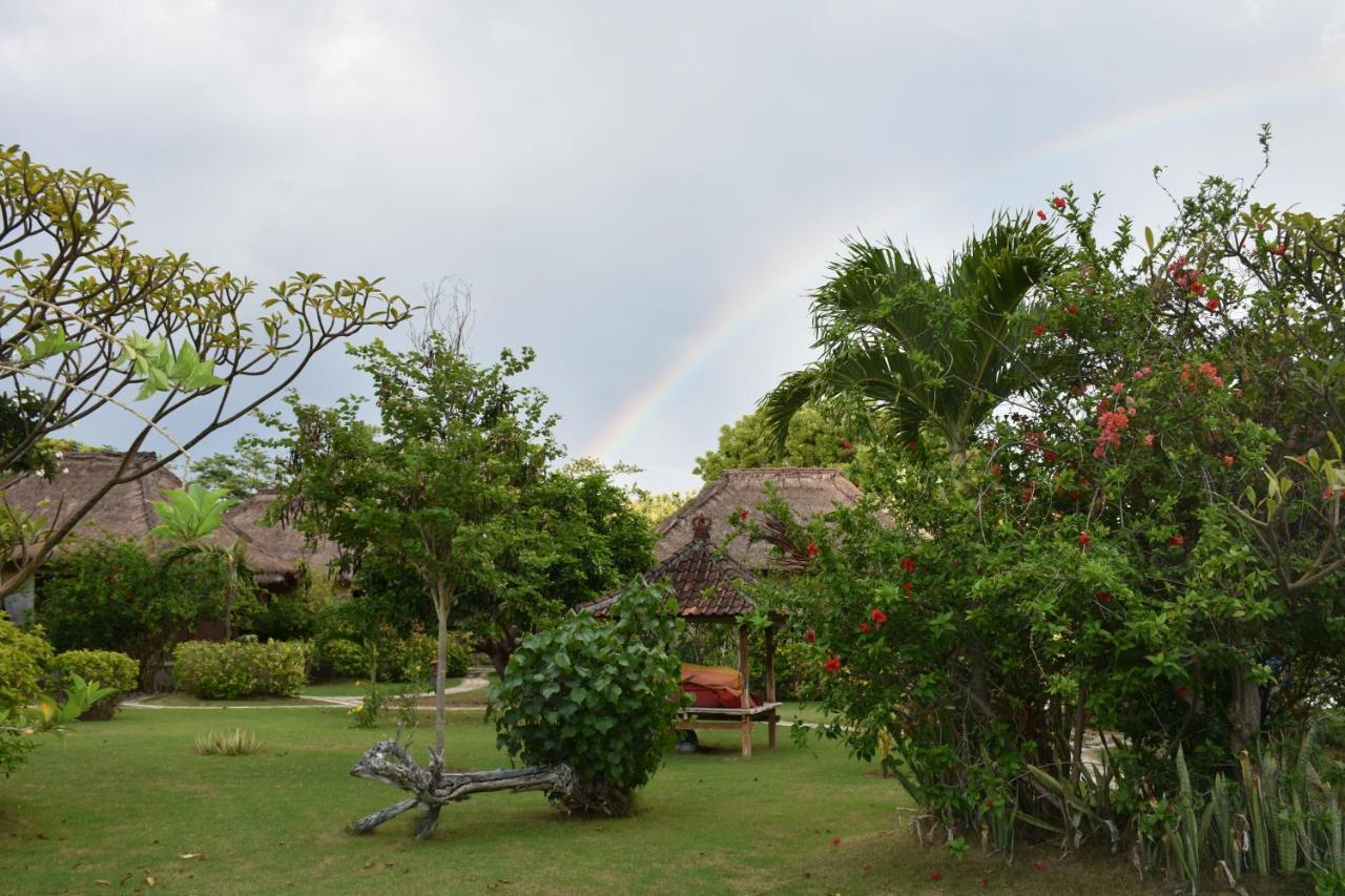 Sunia Loka Bungalows & Dive Center ペムテラン エクステリア 写真